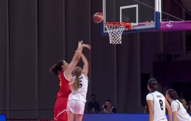 U18女篮亚洲杯赛报：张子宇拿下36+13 变身擎天柱 中国女篮以90-68击败新西兰队 